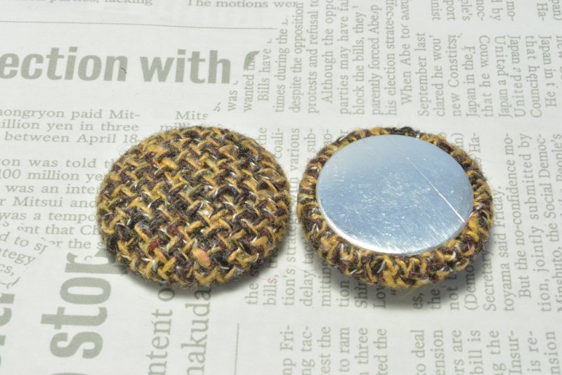 画像1: ビーズクラブ ツイード カボション ボタン カフェオレ 23mm 2個 ラウンド イヤリング ピアス パーツ (1)