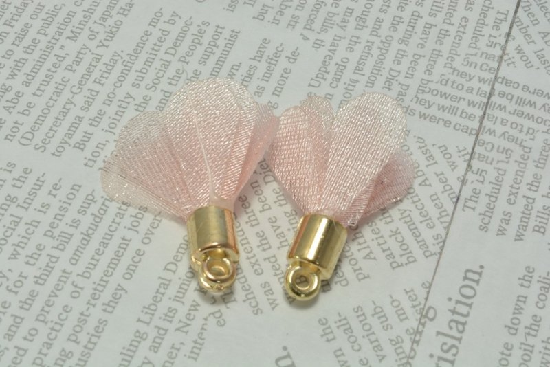 画像3: ビーズクラブ レースフラワー タッセル チャーム サーモンピンク 2個 28mm ピアス イヤリング ゴールド 花 パーツ (3)