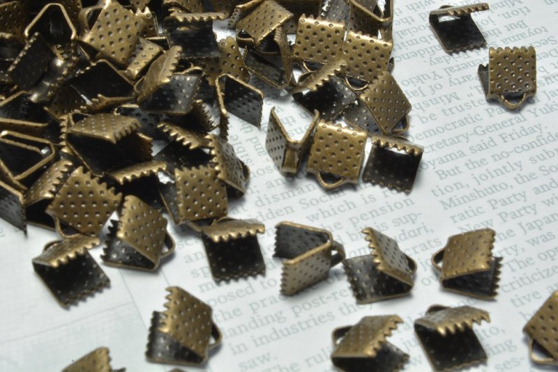 画像1: ビーズクラブ ワニ口 リボン留め 金古美 10個7mm ワニカン 紐留め エンドパーツ ハンドメイド 素材 (1)