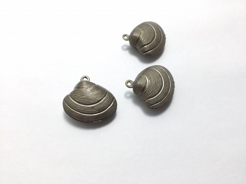 画像3: 1個 ビーズクラブ チャーム 貝殻 金古美 19mm ハワイ パーツ ハンドメイド 材料 ペンダント キーホルダー (3)