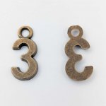画像2: チャーム 数字の3 K-169 金古美 20個 約15mm ハンドメイド パーツ ナンバー アクセサリーパーツ ネックレス トップ 材料 ワンポイント クラフト用 ビーズクラブ (2)
