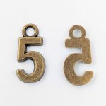 画像2: チャーム 数字の5 K-171 金古美 20個 約15mm ハンドメイド パーツ ナンバー アクセサリーパーツ ネックレス トップ 材料 ワンポイント クラフト用 ビーズクラブ (2)