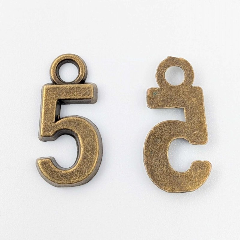 画像2: チャーム 数字の5 K-171 金古美 20個 約15mm ハンドメイド パーツ ナンバー アクセサリーパーツ ネックレス トップ 材料 ワンポイント クラフト用 ビーズクラブ (2)