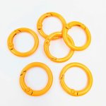 画像1: カラビナ 丸型リング オレンジ 5個セット 外径24mm 橙色 キーホルダー ハンドメイドパーツ 接続金具 接続パーツ ビーズクラブ (1)