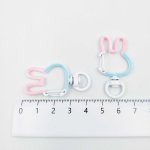 画像2: カラビナ うさぎ型 白 ピンク 水色 5個セット 長さ42mm ナスカン ライトブルー ホワイト ハンドメイド キーホルダー金具 ラビット ビーズクラブ (2)