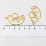 画像2: レジン枠 ボールで遊ぶ猫 ゴールド 4個 約40×26mm カン内径約2mm レジンフレーム 空枠 カン付チャーム ハンドメイド アクセサリーパーツ ビーズクラブ (2)