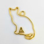 画像3: レジン枠 おすわり猫 ゴールド 4個 約40×33mm カン内径約2mm レジンフレーム 空枠 ネコ 猫 カン付チャーム ハンドメイド アクセサリーパーツ ビーズクラブ (3)