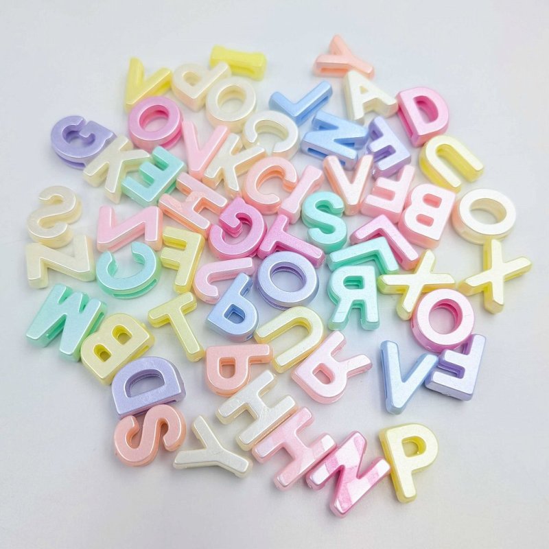 画像1: アクリルビーズ アルファベット型 B-20 パステルカラー イニシャル 約12mm 100個セット ハンドメイド アクセサリーパーツ プラスチックビーズ ビーズクラブ (1)