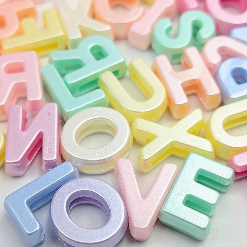 画像3: アクリルビーズ アルファベット型 B-20 パステルカラー イニシャル 約12mm 100個セット ハンドメイド アクセサリーパーツ プラスチックビーズ ビーズクラブ (3)