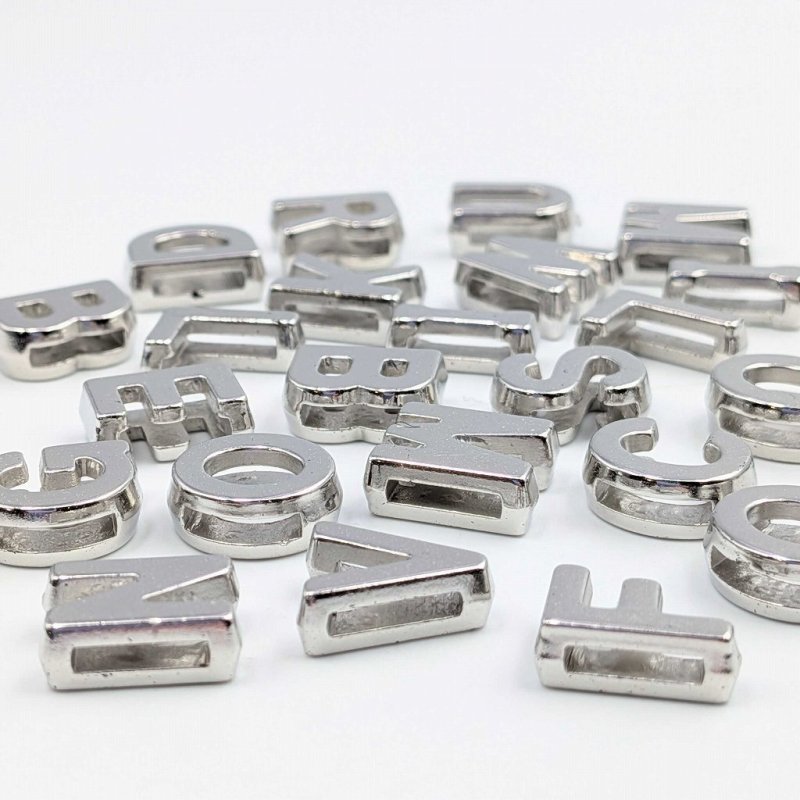 画像4: アクリルビーズ アルファベット型 B-25 シルバー イニシャル 約12mm 100個セット ハンドメイド アクセサリーパーツ プラスチックビーズ ビーズクラブ (4)