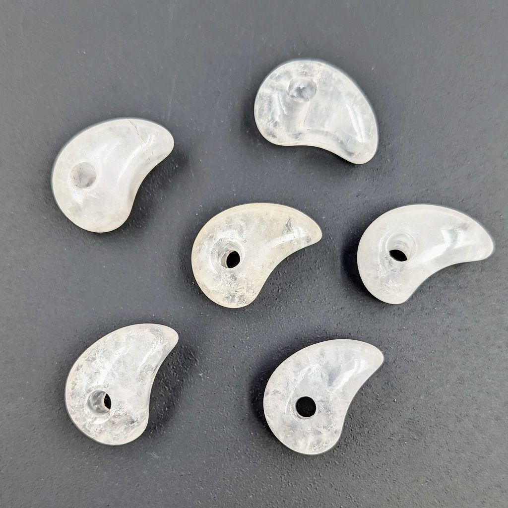 【一点物】翡翠勾玉 魔除け 蝋石 お守り マグネサイト ホークスアイ② ihisui_m09882