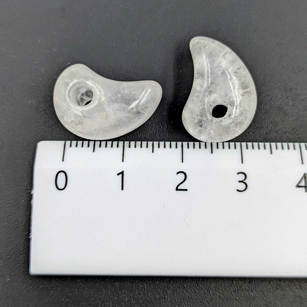 勾玉 ホワイトクォーツ 2個 約18×12mm 穴径約3mm ホワイト 白色